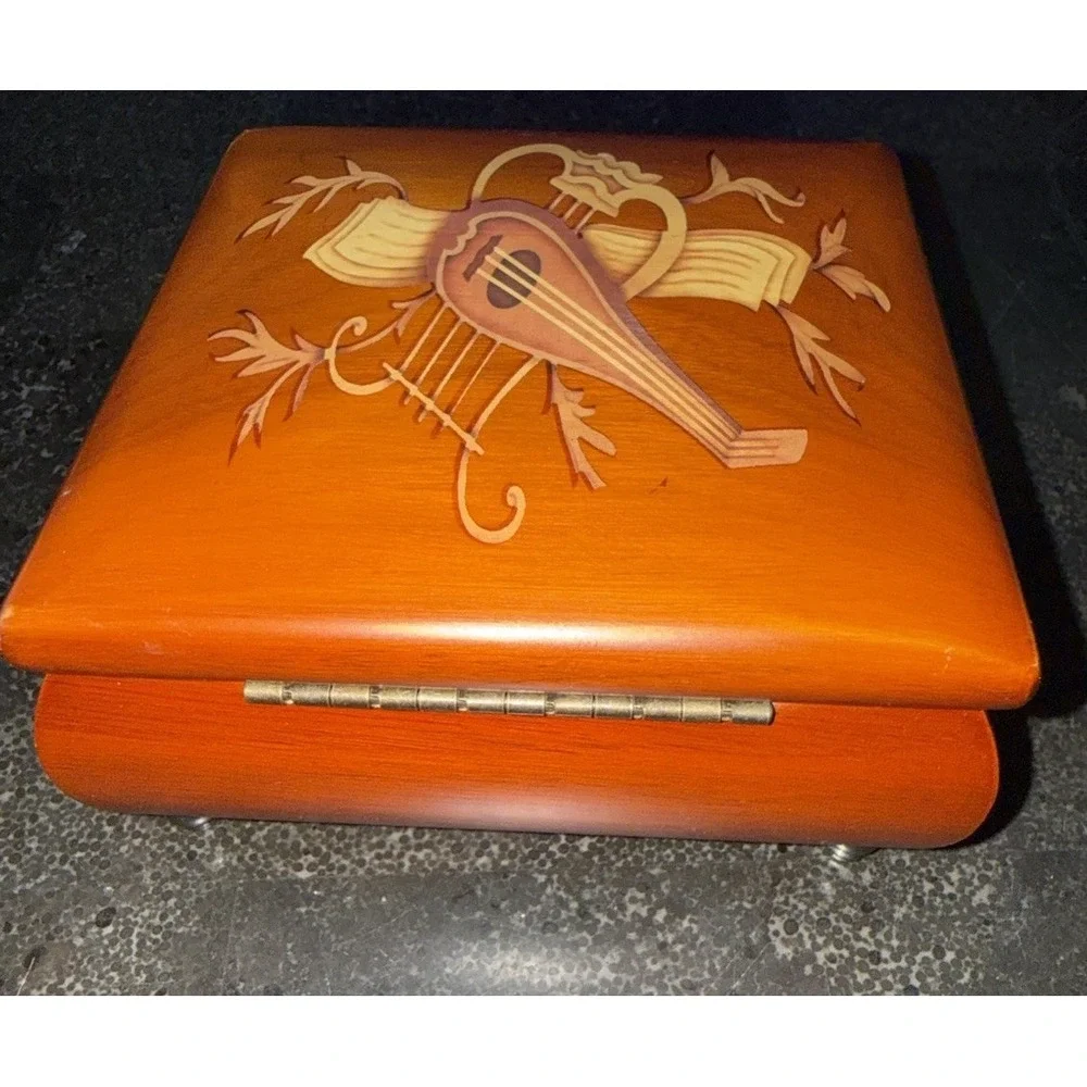 Vtg Wooden Trinket MUSIC Box -Works Scroll, Music Themed- Small‎ Lined